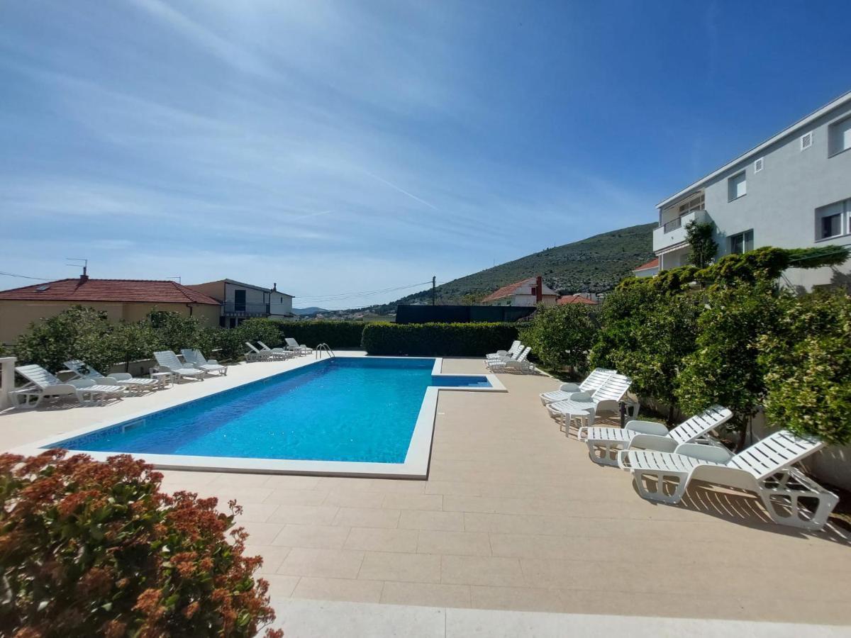 Apartments Zulim Trogir Luaran gambar
